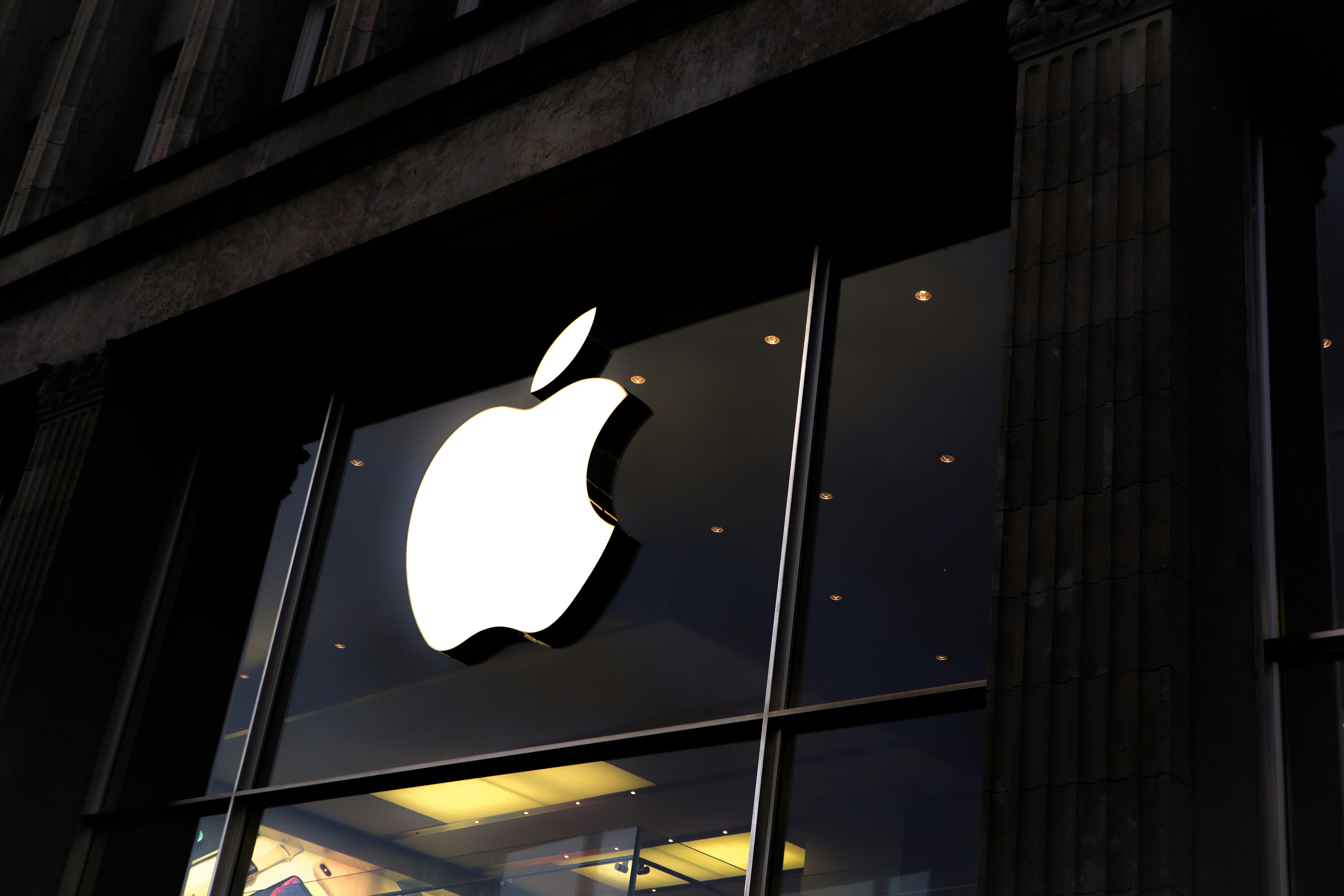 Apple Branded Mail vs BIMI: Why Your Logo Shows Up Differently on Every Device